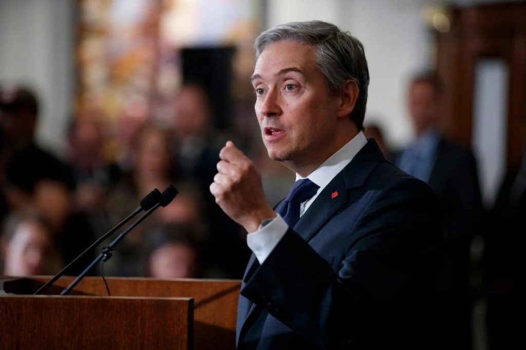 Ngoại trưởng Canada Francois-Philippe Champagne phát biểu trong một sự kiện ở London, Anh vào tháng 1/2020